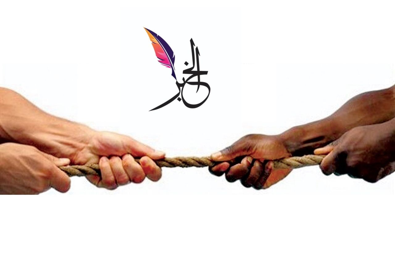 والدموع تنهمر من عينيها، استقبلت "فاطمة" نبأ مقتل فلذات أكبادها على يدي استخبارات الجيش السوداني، لم تتمالك الأم التي تبلغ من العمر نحو 55 عاماً الصدمة، انهارت وسقطت على الأرض بعد حالة هستيرية من البكاء والعويل، هنا كان المشهد في غاية الألم وتمّ إسعافها إلى المشفى، لم نتمكن من الحديث معها مراعاةً لحالتها الصحية والنفسية.