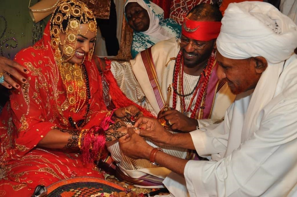 قالت مساعدة رئيس حزب الأمة القومي رباح الصادق المهدي، إن نائب سفير السودان في قطر، أصدر قراراً بمنع قيام ندوة كانت تعتزم تقديمها بالمركز الثقافي السوداني في الدوحة عن "الجرتق".