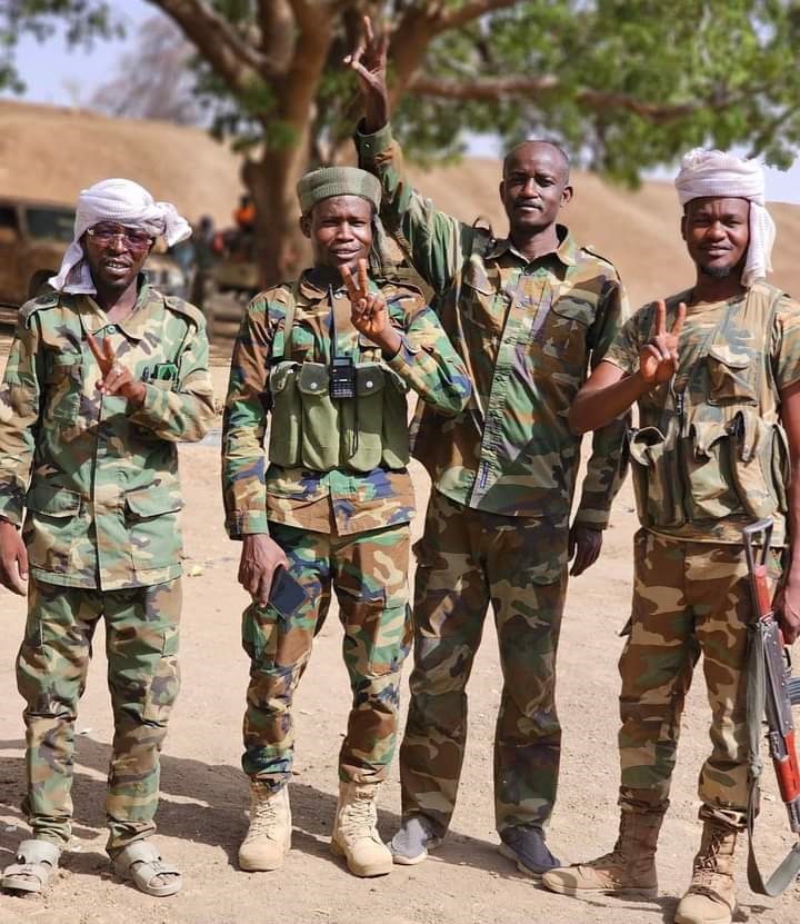  قال الاعلام العسكري إن القوات المسلحة والقوات المشتركة والمستنفرين مسنودين بالقوات الجوية تمكنوا الخميس  من “دحر مليشيا آل دقلو ” وتكبيدهم خسائر كبيرة في الأرواح والعتاد  بالفاشر.