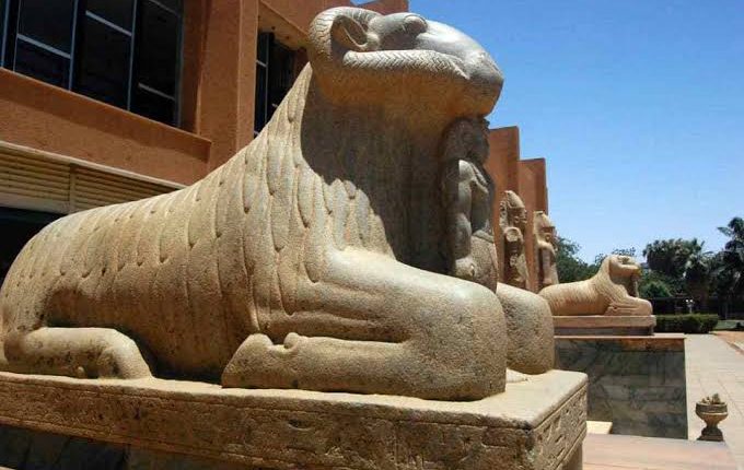 دعت الحركة الشعبية ــ التيار الثوري الديمقراطي، الأحد، إلى تكوين لجنة وطنية وقانونية للبحث عن الآثار المنهوبة بعد أن عدتها أكبر خسارة لحقت بالشعب السوداني بسبب الحرب.