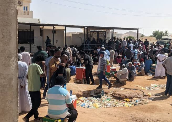 أوقفت القنصلية المصرية في بورتسودان، منح التأشيرات للسودانيين الراغبين في الدخول إلى  مصر.