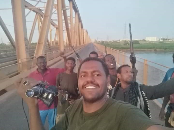 قالت مصادر عسكرية، السبت، إن الجيش حقق تقدمًا عسكريًا في وسط وجنوب الخرطوم بالتزامن مع انفتاح في موقع قرب سلاح الإشارة بالخرطوم بحري.