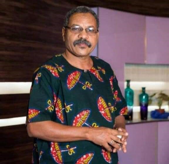 الأستاذ محمد على مخاوى مسرحي وشاعر غنائي واذاعي ،كتب واخرج للراديو والتلفزيون منها سلسلة درامية لتلفزيون الفاشر وخمس مسلسلات للإذاعة السودانية و17تمثيلية واخرج عدد من الأفلام الوثائقية منها فيلم (النوريق)و(مرايا متعاكسة) فاز في الصين بالجائزة الثانية سنة2009م .