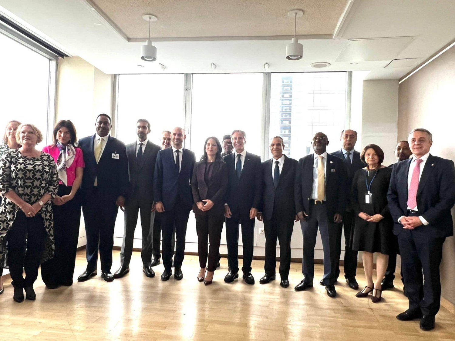 طالبت مصر بالعمل سريعاً على إنهاء الحرب في السودان، مع السماح بمرور المساعدات الإنسانية للمدنيين الأبرياء، مؤكدةً ضرورة الحفاظ على كل مؤسسات الدولة السودانية.