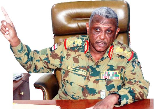 قال عضو مجلس السيادة الفريق أول ياسر العطا إن قرار التفاوض أو الحرب هو قرار الشعب السوداني، مطالباً الإعلام الوطني بأداء دوره في عكس الحقائق وإبراز جرائم الدعم السريع التي تقوم بتوثيق انتهاكاتها.