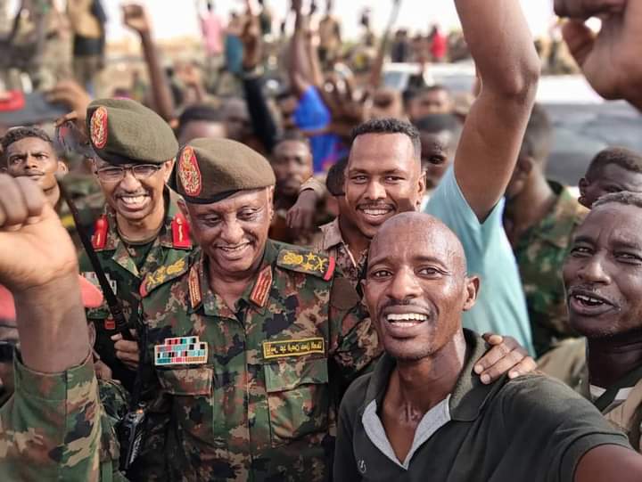 قتل شخص واحد على الأقل وأصيب العشرات في منطقة الحلفايا بمدينة الخرطوم بحري، الأحد إثر قصف مدفعي متبادل بين الجيش وقوات الدعم السريع.