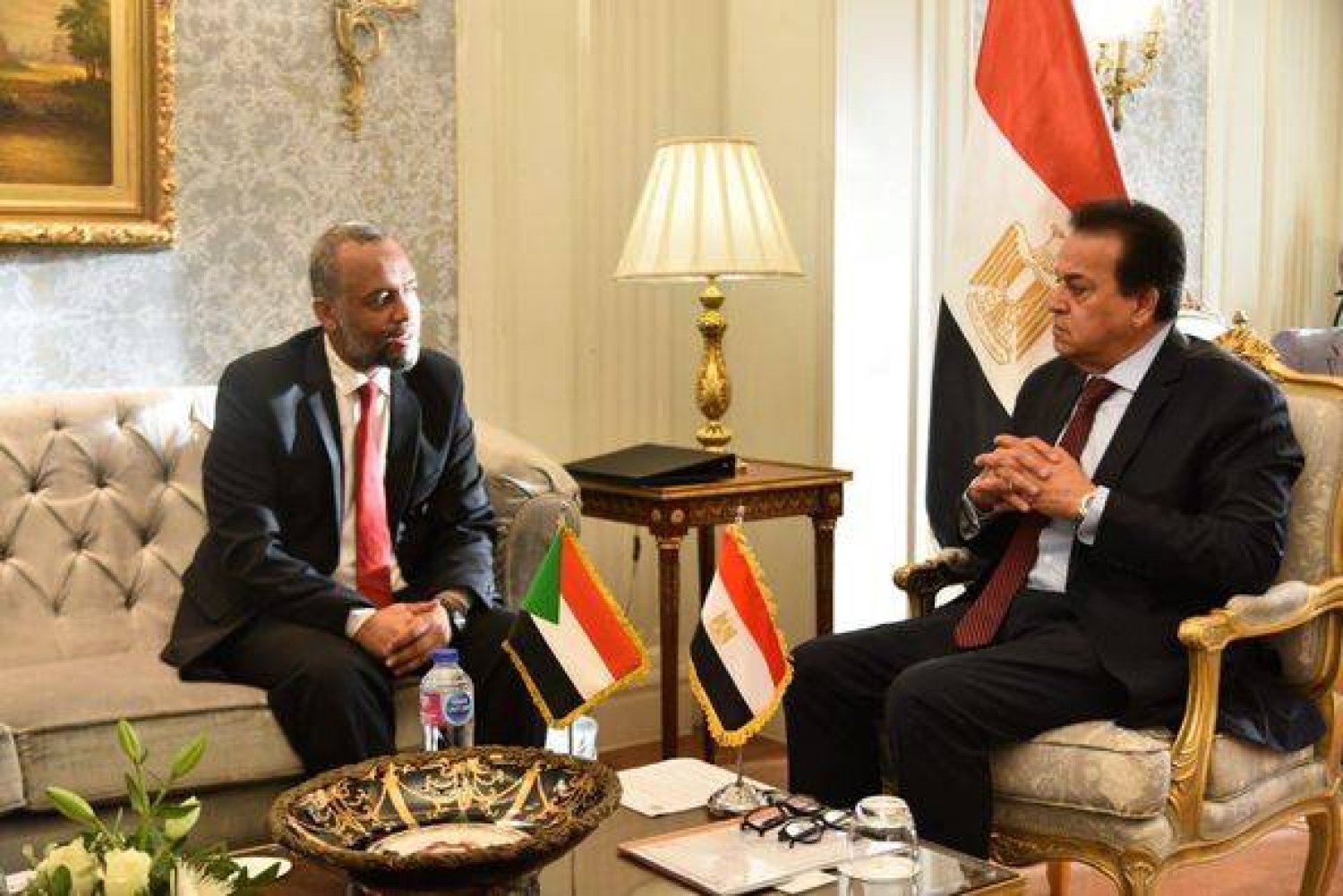 ناقش نائب رئيس الوزراء، وزير الصحة المصري، خالد عبد الغفار، مع وزير الصحة السوداني، هيثم عوض الله، في القاهرة، اليوم (الخميس)، «التعاون المشترك في القطاع الصحي بالبلدين».