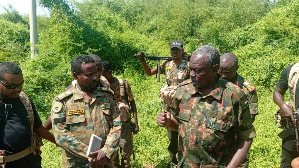 بعد عامين من إغلاق المدارس وتحويلها إلى مراكز إيواء للنازحين جراء الحرب الدائرة، أعلنت حكومة ولاية الخرطوم عن إكمال إخلاء جميع المدارس وتسليمها رسميًا لوزارة التربية والتعليم، مما يفتح الباب أمام استئناف العملية التعليمية التي علقها الصراع العنيف