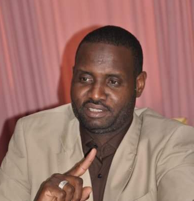 ألقت قوة من المباحث الاتحادية، الثلاثاء، القبض على الصحفي عبد الماجد عبد الحميد، تمهيداً لنقله إلى مقر المباحث الاتحادية في العاصمة المؤقتة بورتسودان بولاية البحر الأحمر.