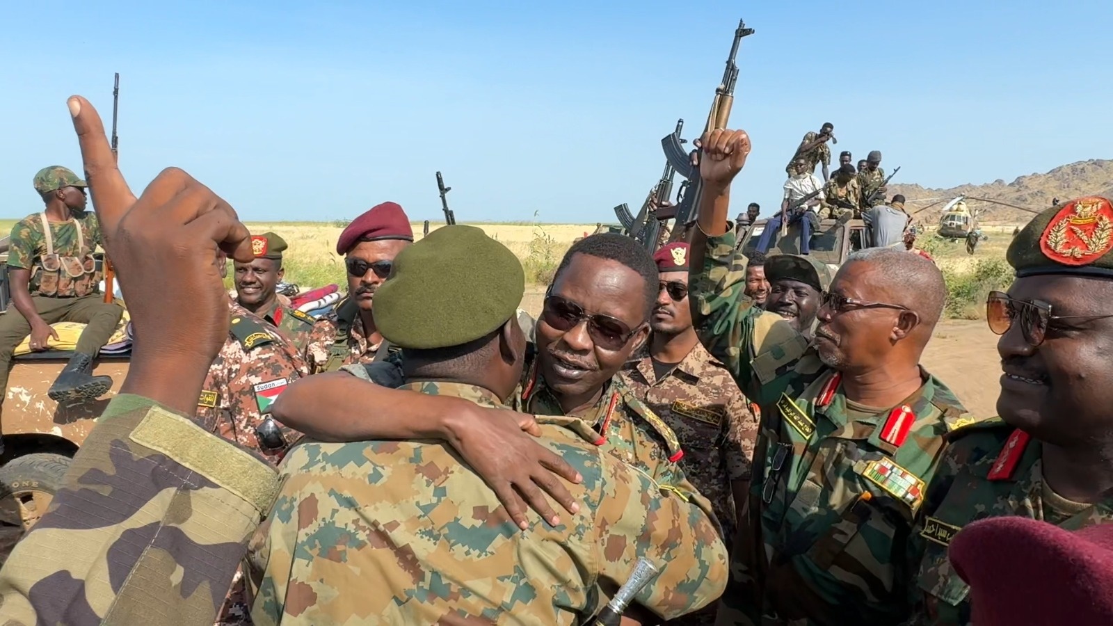 توعّد عضو «مجلس السيادة» نائب القائد العام للجيش السوداني، الفريق أول شمس الدين كباشي، بمواصلة العمليات القتالية حتى «تطهير كل شبر من أرض الوطن من دنس (الدعم السريع) الإرهابية، وتحقيق النصر الكبير»، وذلك بعد يوم واحد من استرداد الجيش لمنطقة بوسط البلاد.