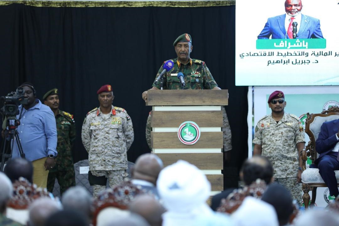  في تصريحات جديدة قال رئيس مجلس السيادة،القائد العام للجيش  الفريق أول عبد الفتاح البرهان، الثلاثاء، إن مساعي انعقاد مجلس شورى حزب المؤتمر الوطني المحلول “مؤسفة ومرفوضة" وشدد على أن قيادة الدولة لن تسمح بأي تحركات سياسية تهدد وحدة البلاد والمقاتلين في الميدان.