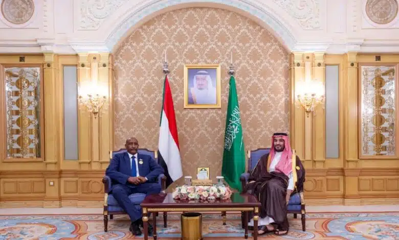 التقى الأمير محمد بن سلمان بن عبدالعزيز آل سعود، ولي العهد رئيس مجلس الوزراء، رئيس مجلس السيادة الانتقالي السوداني الفريق أول عبدالفتاح البرهان