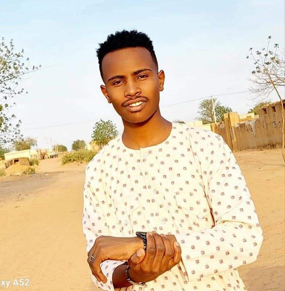 طالبت لجنة المعلمين السودانيين بإطلاق سراح الطالب عمر أحمد عبد الهادي.