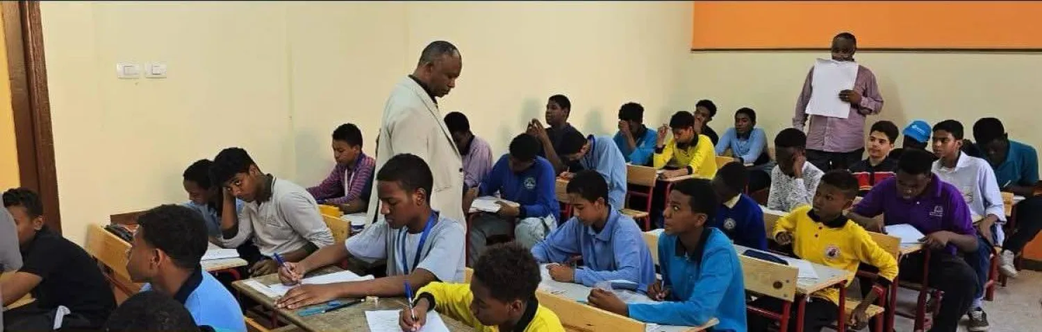 أفاد عدد من المراقبين لامتحانات الشهادة الثانوية في العاصمة المصرية القاهرة بحدوث ارتباك في مراكز الامتحانات قبل انطلاق الجلسة الأولى في الساعة الثانية والنصف بعد الظهر بتوقيت السودان.