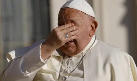 دعا بابا الفاتيكان فرنسيس الأطراف المتنازعة في السودان لوقف المعارك والجلوس إلى طاولة المفاوضات.