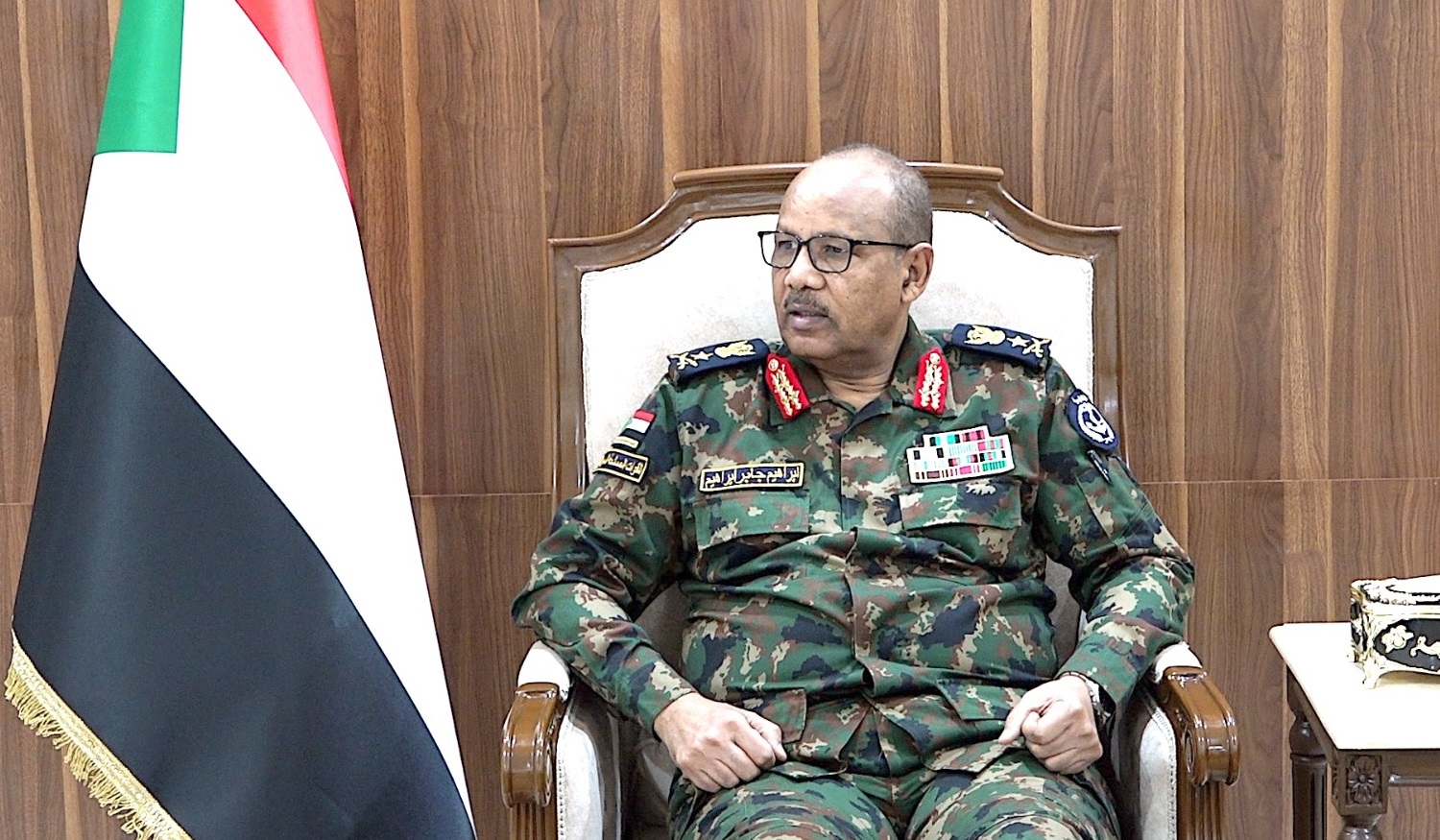 أعلن عضو مجلس السيادة الانتقالي في السودان، الفريق إبراهيم جابر، أن ترتيبات متقدمة تجري داخل المجلس لاختيار رئيس وزراء مدني مستقل لقيادة البلاد خلال المرحلة المقبلة، في إطار خارطة طريق تهدف إلى إنهاء حالة الفراغ السياسي ودفع العملية الانتقالية إلى الأمام