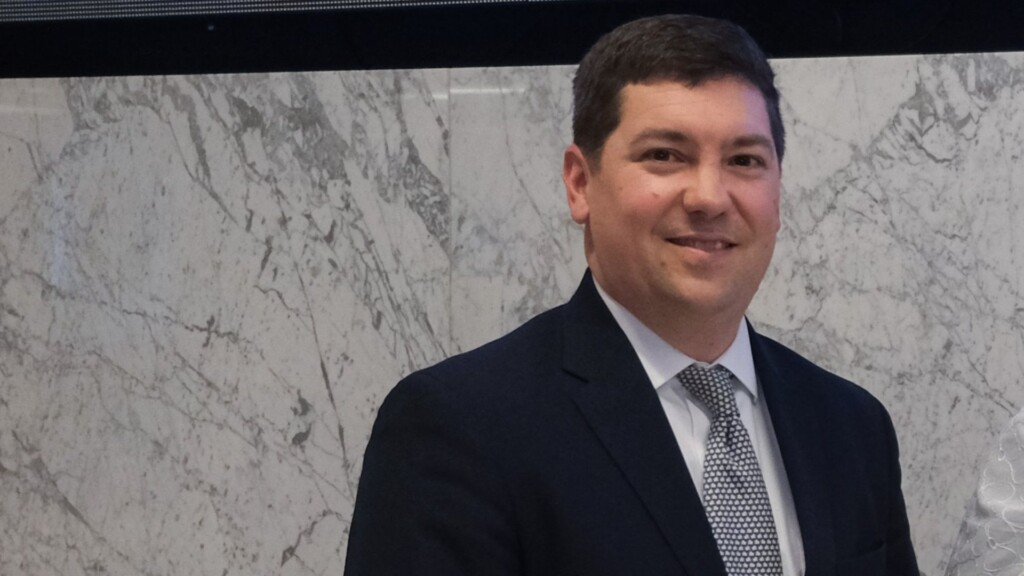 قال الدبلوماسي الأميركي السابق، كاميرون هدسون، إن إدارة الرئيس، دونالد ترمب، ستكون مهتمة بمسألة الحرب في السودان، لأنها لا تريد أن يكون ملجأ آمناً للإرهاب.