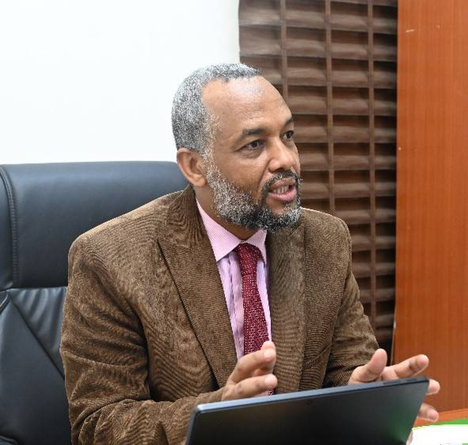 ل في خطابه بمناسبة اليوم العالمي للملاريا، الذي يُحتفل به في 25 أبريل تحت شعار "ما دايرين روح بالملاريا تروح"، أكد وزير الصحة د. هيثم محمد إبراهيم أن الملاريا، رغم اعتبارها مرضًا بسيطًا، تظل التهديد الأكبر لصحة المواطنين في السودان، مشيرًا إلى تسجيل أكثر من 1.5 مليون حالة إصابة و900 وفاة خلال العام الماضي فقط.