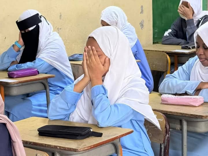 أعلنت وزارة التربية والتعليم رسمياً أن موعد إعلان نتيجة الشهادة السودانية سيكون في الأول من نوفمبر المقبل، مؤكدةً حرصها على إخراج النتائج بدقة ومصداقية رغم التحديات الكبيرة التي تواجهها البلاد.