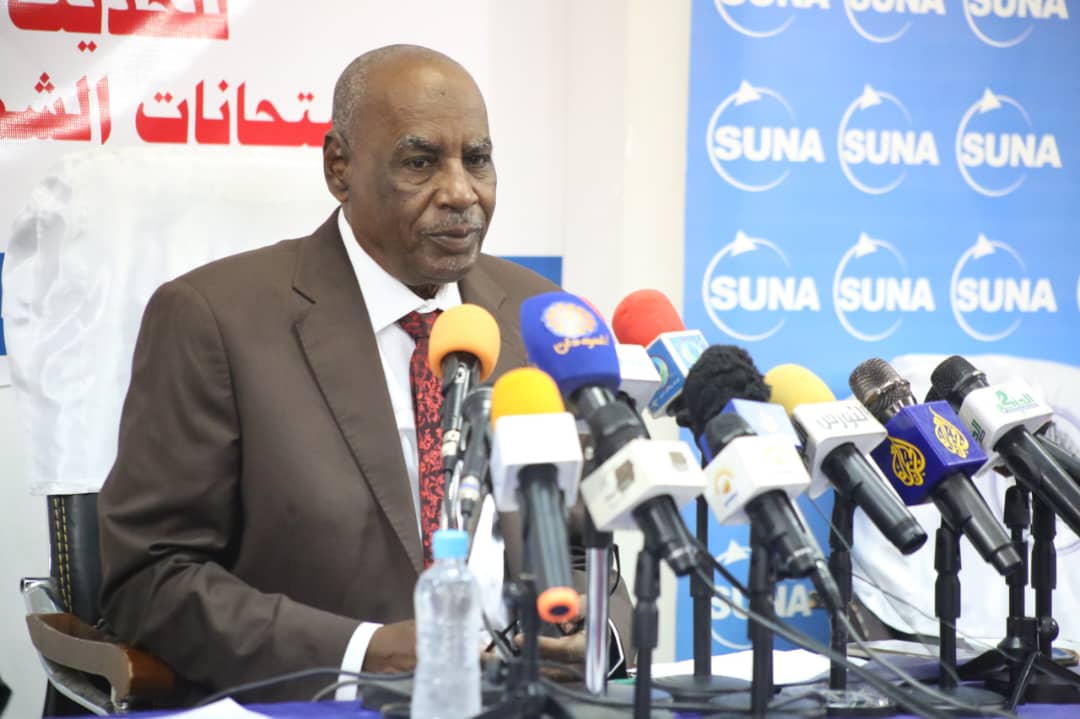 في تطور لافت اتهمت لجنة المعلمين السودانيين وزارة التربية والتعليم الاتحادية بتزييف أعداد الطلاب الممتحنين للشهادة السودانية عن العام المؤجل 2023.