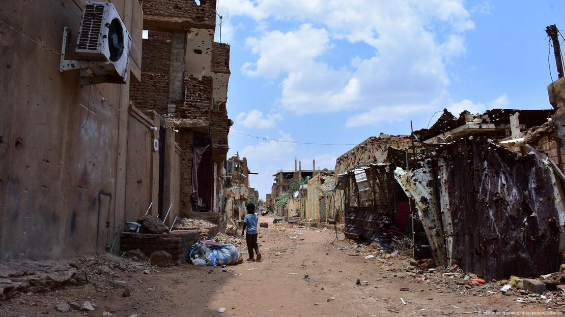 نهاية العام لا تعني نهاية الحرب في السودان، التي تمر دون أن تحظى بالاهتمام الكافي من الإعلام. فيما تتفاقم الأزمة الإنسانية بشكل حاد وسط تقارير جديدة عن انتشار المجاعة في مناطق واسعة. جولة مع صحف عالمية تحدثت عن السودان.