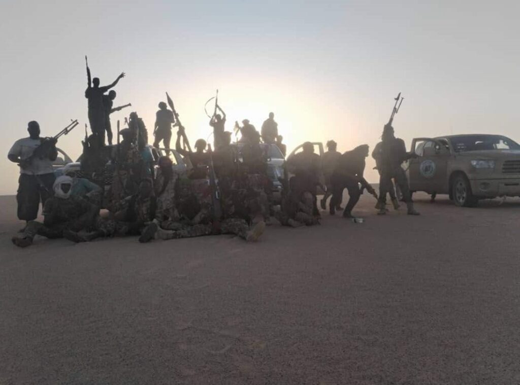 اندلعت اشتباكات مسلّحة في مدينة دنقلا الجمعة بين قوات الجيش السوداني وقوة تابعة لمجموعة أولاد قمري أثناء محاولة القوات المسلحة اعتقال قائد المجموعة  حسين قمري.