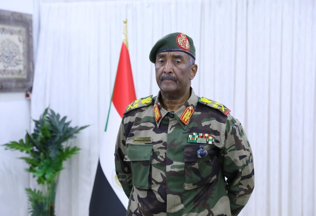 قالت ثلاثة مصادر مطلعة لرويترز إن الولايات المتحدة ستفرض عقوبات على رئيس مجلس السيادة السوداني قائد الجيش الفريق أول ركن عبد الفتاح البرهاناليوم الخميس