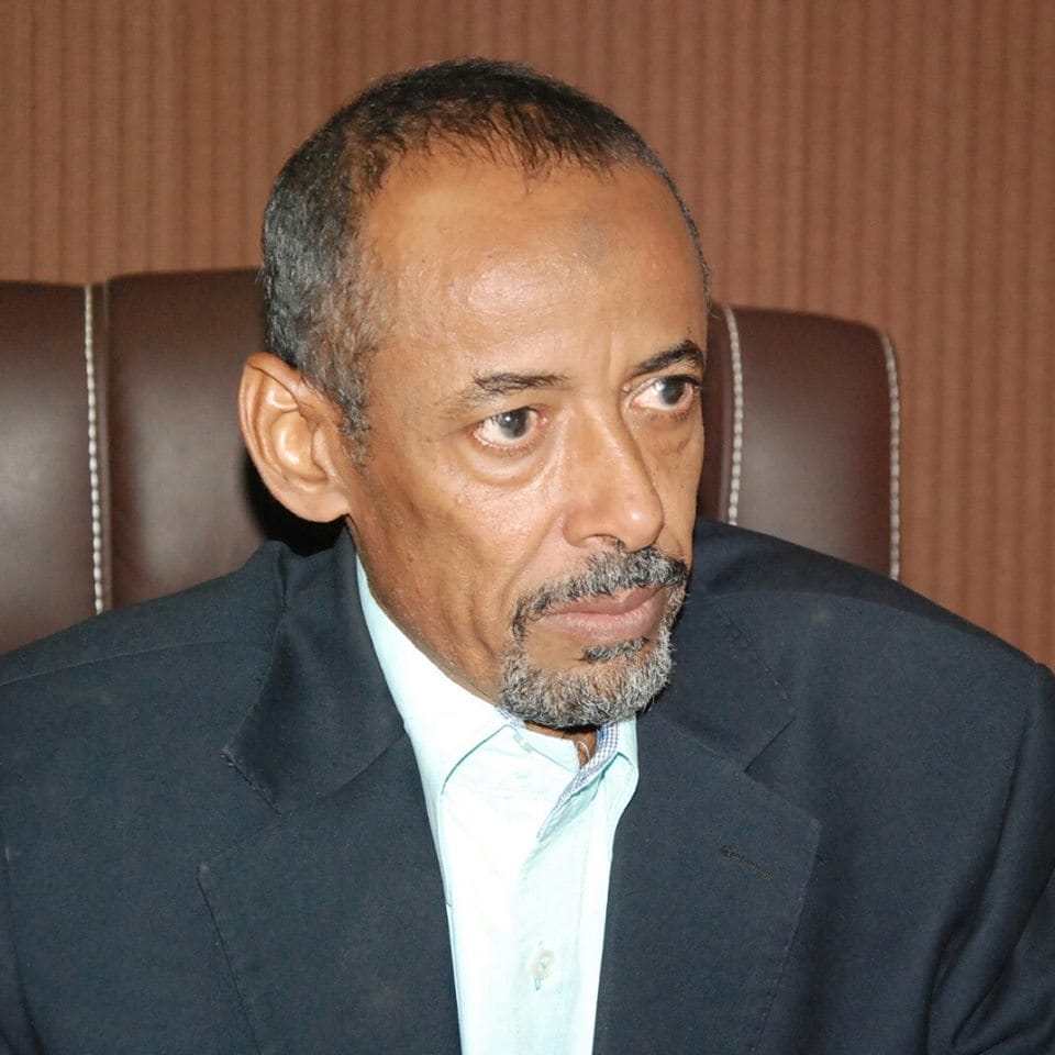 اعتقلت السلطات الأمنية الصحفي رئيس تحرير صحيفة الانتباهة السابق احمد يوسف التاي، في مدينة الدندر وترحليه إلى مدينة سنجة، عاصمة ولاية سنار