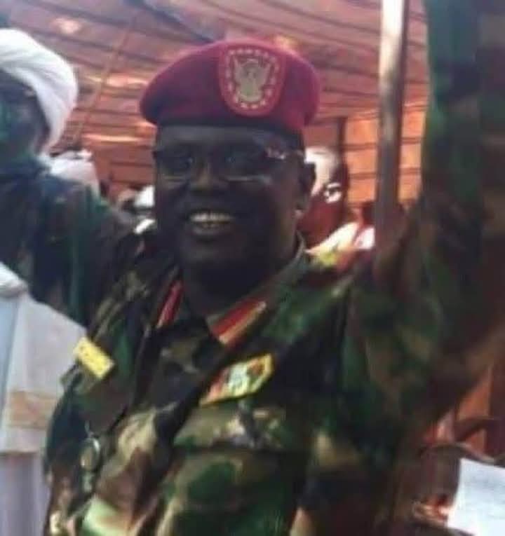 أعلنت الفرقة السادسة مشاة التابعة للجيش، عن انشقاق الجنرال علي آدم علي الشهير "بجاموس" من تجمع قوى تحرير السودان قيادة الطاهر حجر وانضمامه للقتال بجانب القوات المسلحة بقواته وكامل عتاده الحربي.