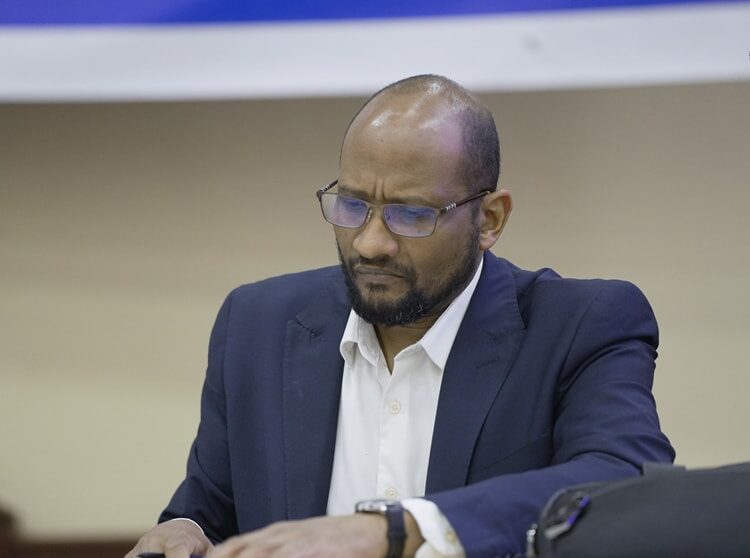 دعا صديق الصادق المهدي، الأمين العام لتحالف "صمود"، قادة طرفي الحرب في السودان إلى الوقف الفوري للقتال، مناشداً بإنهاء معاناة المدنيين الذين يرزحون تحت وطأة أوضاع إنسانية متدهورة
