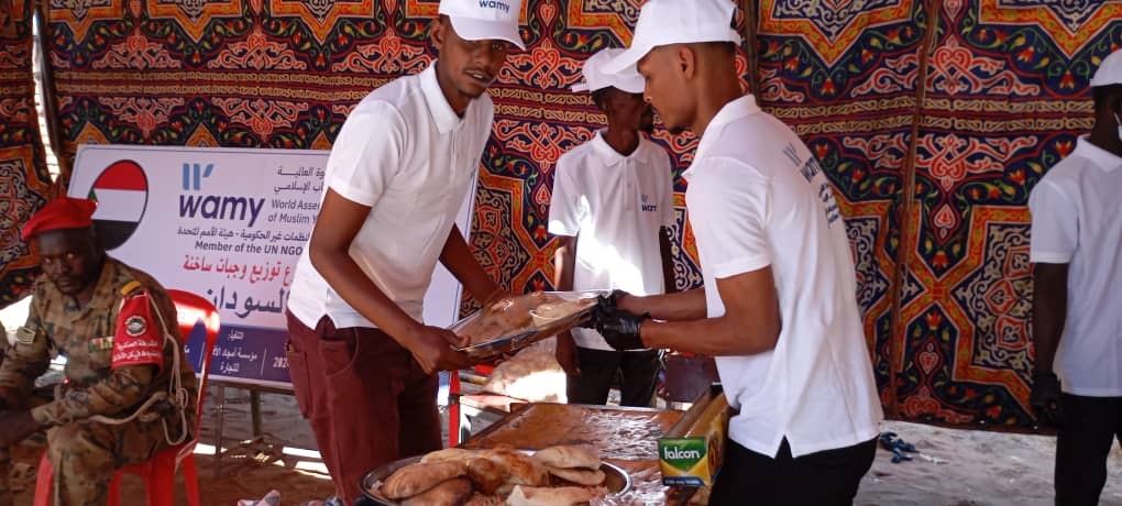 شكر مفوض العون الإنساني بولاية كسلا إدريس واراب، الندوة العالمية للشباب الإسلامي/ مكتب السودان، والمملكة العربية السعودية حكومة وشعبا على دعمهم المتواصل للنازحين السودانيين والوافدين إلى ولاية كسلا بسبب الحرب.