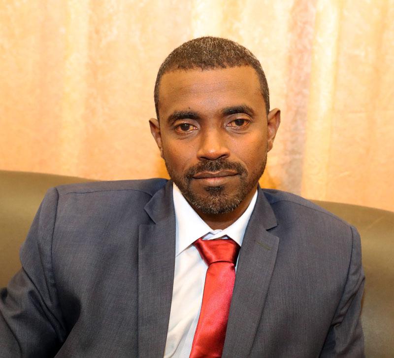 وجه وزير الأوقاف الأسبق، نصر الدين مفرح، نداء إلى قائد القوات المسلحة السودانية عبدالفتاح البرهان، وقائد قوات الدعم السريع، محمد حمدان دقلو “حميدتي”، بشأن الكارثة الإنسانية التي تتعرض ليها منطقة الجزيرة أبا جراء فيضان النيل الأبيض.