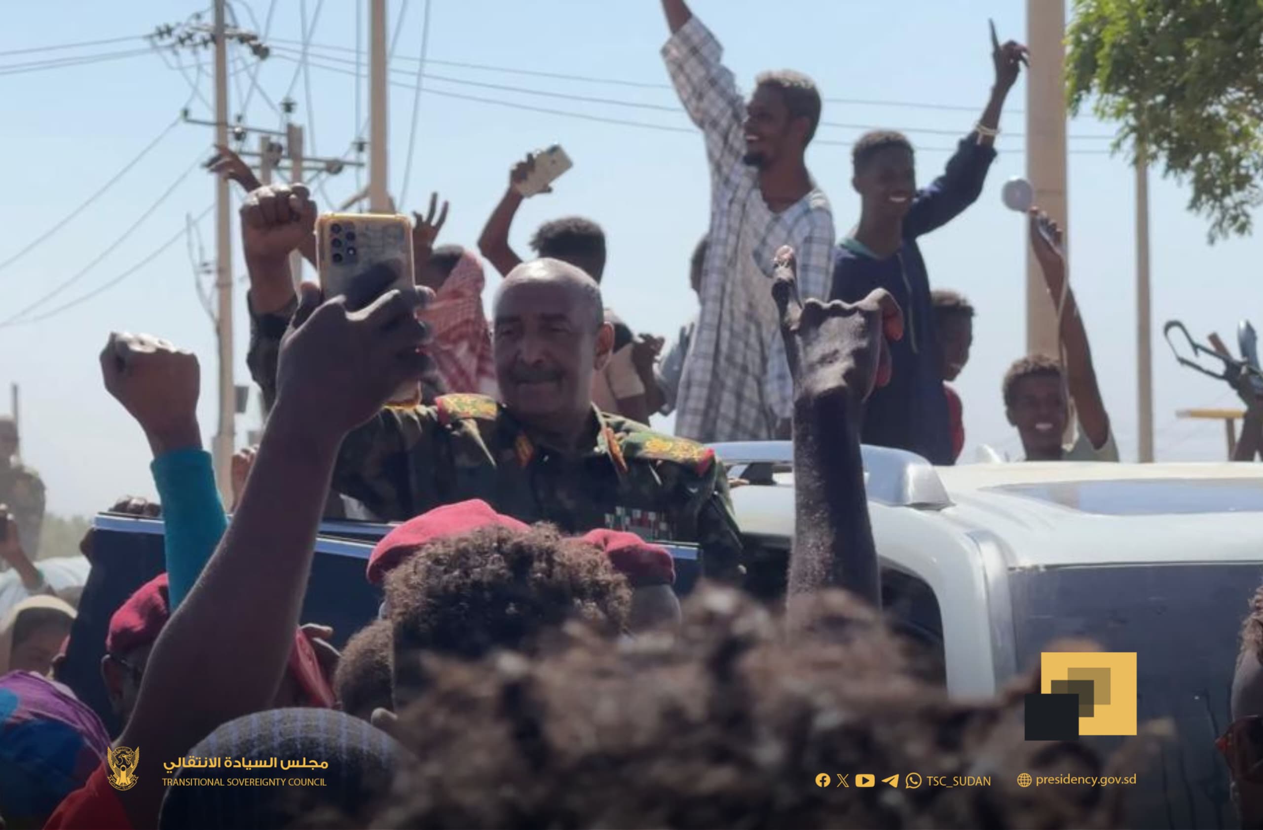 قام رئيس مجلس السيادة الانتقالي القائد العام للقوات المسلحة الفريق أول الركن عبدالفتاح البرهان اليوم بزيارة تفقدية لمصفاة الجيلي لتكرير البترول ووقف على حجم الدمار الذي مارسته قوات الدعم السريع  ضد هذا المرفق الحيوي والاستراتيجي.