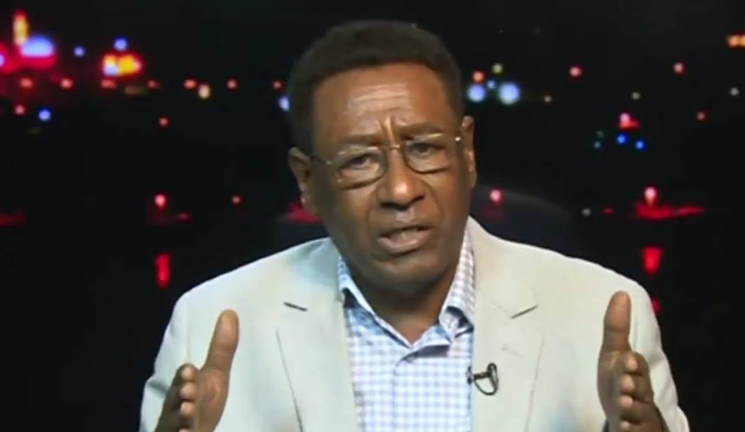 غيب الموت صباح اليوم الخميس، 23 يناير 2025، في الولايات المتحدة الأمريكية، الدكتور الباقر العفيف، أحد أعلام الفكر الديمقراطي وأعمدة المجتمع المدني في السودان، ومن أبرز الشخصيات المناهضة للحرب والمناصرة للسلام والحكم المدني