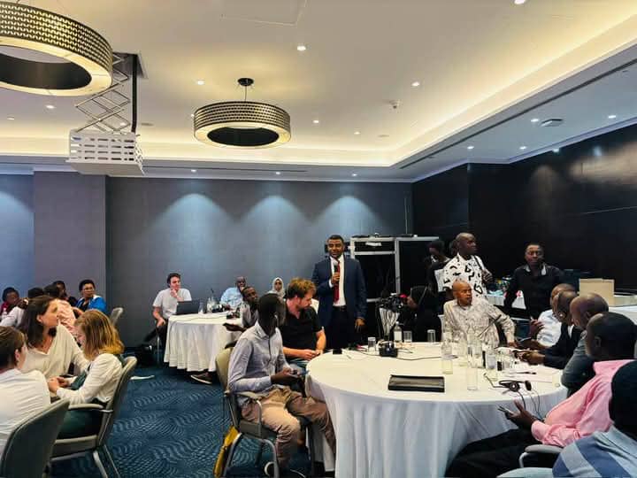 أبلغ عضو  وفد التفاوض بقوات الدعم السريع عزالدين الصافي الصحفيين بإلغاء مؤتمر صحفي كان من المقرر عقده بمدينة نيروبي الكينية دون توضيح الأسباب