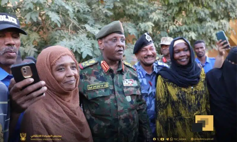 قام عضو مجلس السيادة الانتقالي مساعد القائد العام، الفريق أول الركن ياسر عبدالرحمن العطا، الخميس بجولة تفقدية لمراكز امتحانات الشهادة السودانية في أمدرمان. برفقة والي ولاية الخرطوم  أحمد عثمان حمزة، وعدد من أعضاء حكومته.