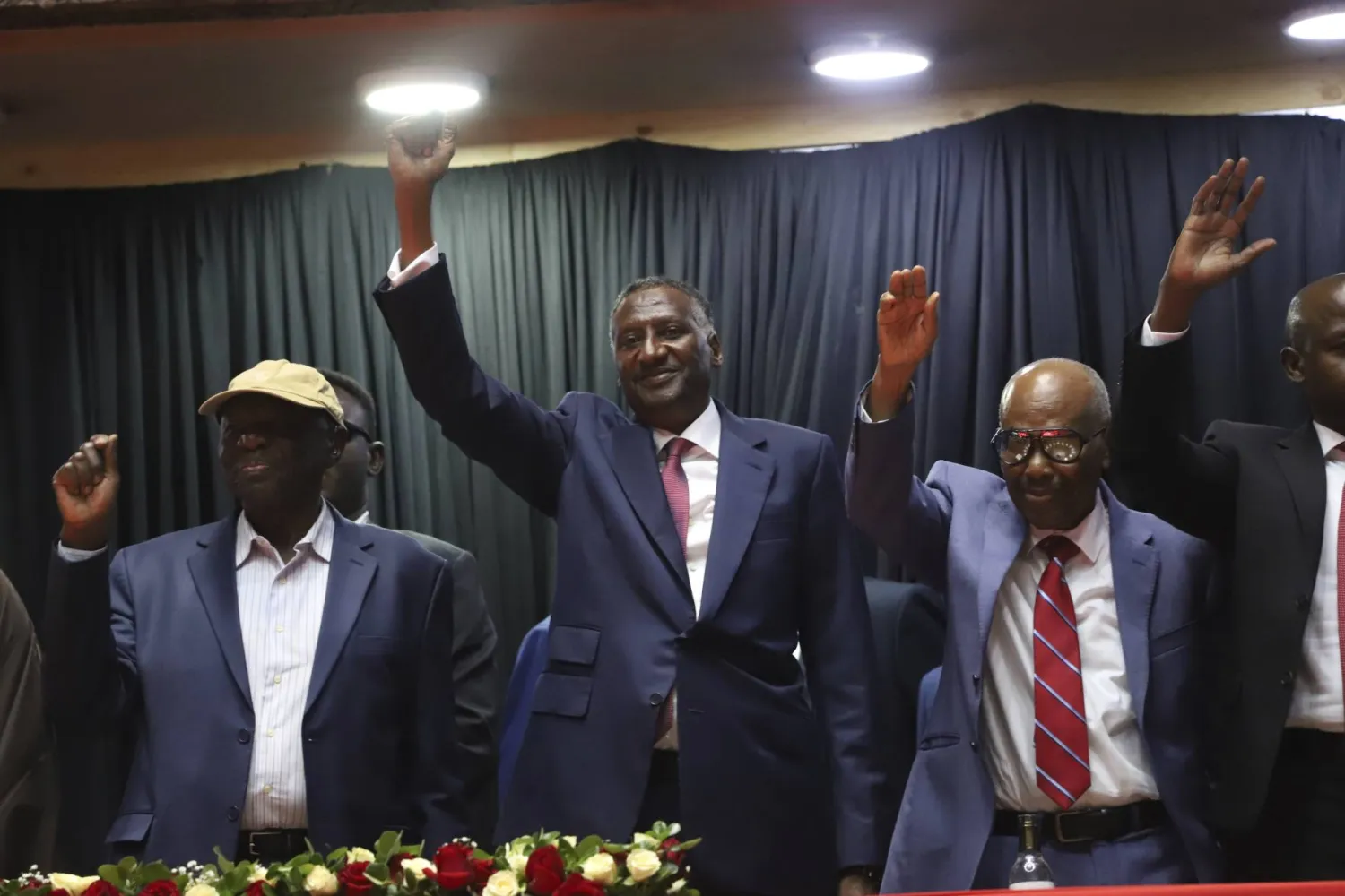 وقعت الأطراف المكونة لتحالف السودان التأسيسي اليوم الثلاثاء على الدستور الانتقالي لجمهورية السودان لسنة 2025م