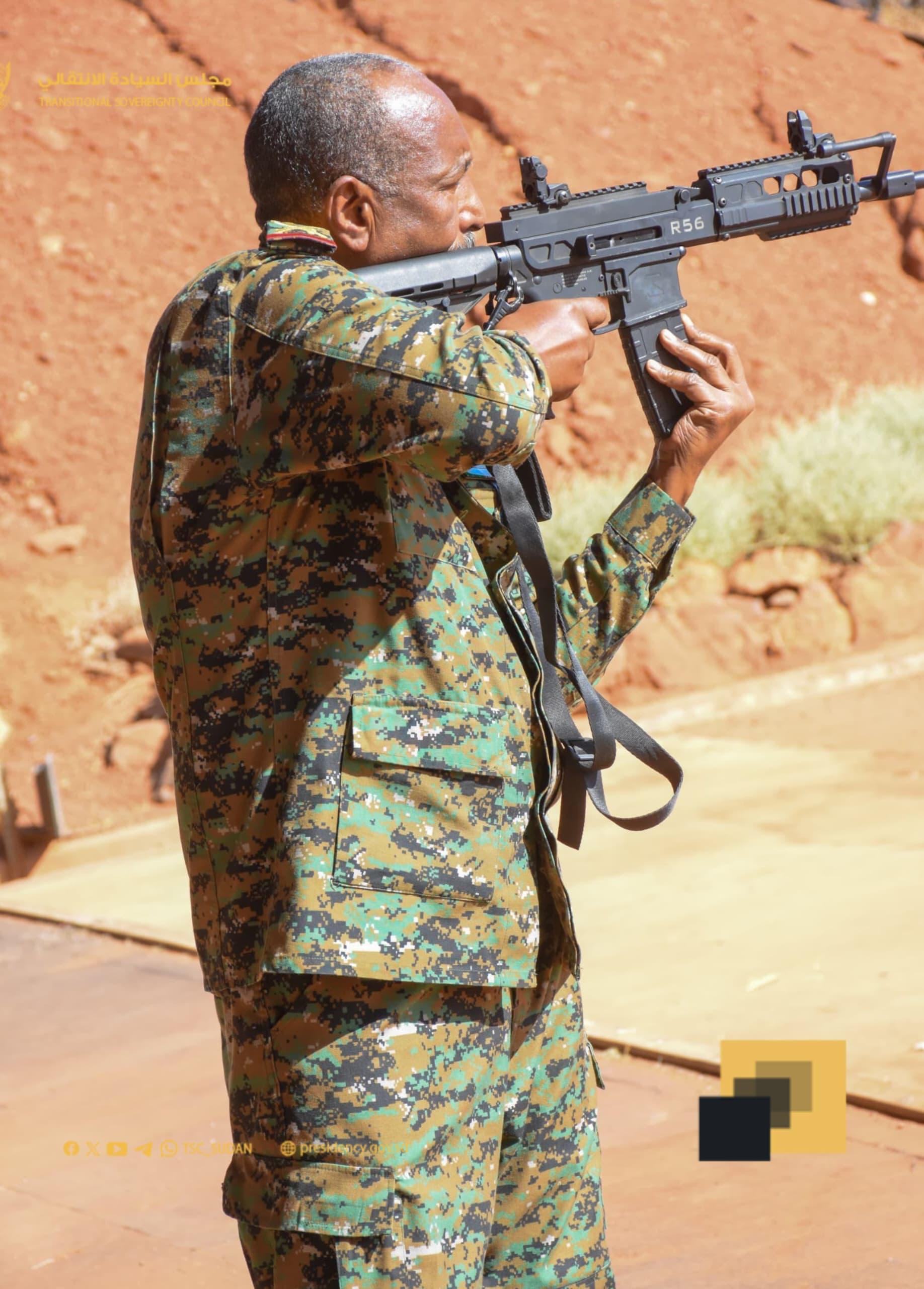 قام  رئيس مجلس السيادة الانتقالي القائد العام للقوات المسلحة الفريق أول الركن عبدالفتاح البرهان الجمعة بزيارة إلى معسكر القوات الخاصة، رافقه خلالها الفريق أول الركن ياسر العطا عضو مجلس السيادة مساعد القائد العام، والسيد رئيس هيئة الأركان الفريق أول الركن محمد عثمان الحسين