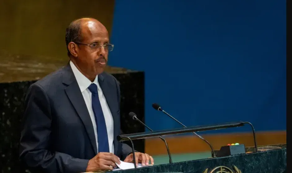 انتخب، اليوم السبت، وزير خارجية جيبوتي، محمود علي يوسف، المدعوم من المغرب رئيسا لمفوضية الاتحاد الإفريقي، خلال القمة الـ38 للاتحاد المنعقدة في أديس أبابا