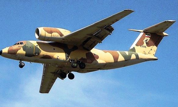 لقي أفراد طاقم طائرة نقل عسكرية سودانية مصرعهم بالكامل، مساء أمس الثلاثاء، إثر تحطم طائرة من طراز إليوشن-76 أثناء محاولتها الهبوط في قاعدة دقنه الجوية شرقي السودان، بحسب ما أكده مصدران عسكريان لـ"فرانس برس".