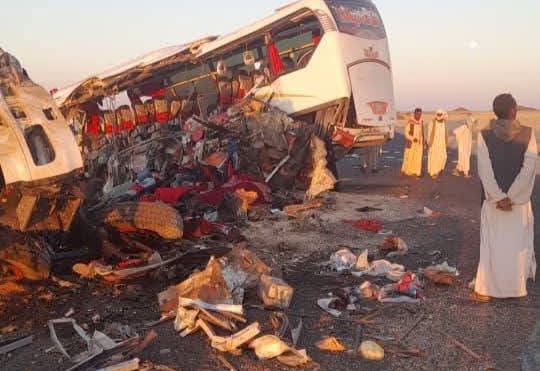 أدى حادث مرورى وقع اليوم بطريق المرور السريع الشمالية بين بص سفري وعربة قلاب zsادى الى وفاة 19شخص وإصابة 8  آخرين