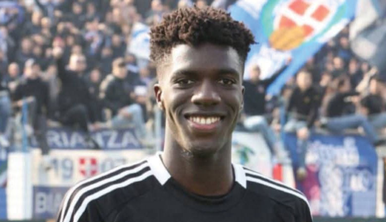  في خطوة لافتة تقدّم الاتحاد السوداني لكرة القدم بشكوى رسمية إلى الاتحاد الأفريقي لكرة القدم (كاف) ضد منتخب السنغال، مشككًا في قانونية مشاركة اللاعب أساني دياو خلال المباراة التي جمعت بين المنتخبين في تصفيات كأس العالم 2026. 