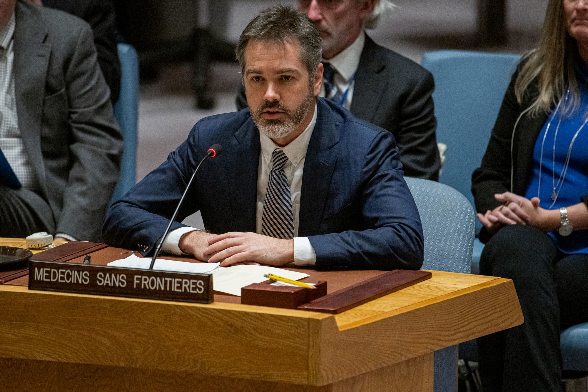 قال الأمين العام لمنظمة أطباء بلا حدود كريستوفر لوكيير، إن قوات الدعم السريع والقوات المسلحة السودانية وأطرافا أخرى في النزاع لا تفشل فقط في حماية المدنيين - "بل إنها تفاقم معاناتهم بنشاط"، مشددا على أن الحرب في السودان "هي حرب على الناس – وهذه حقيقة تزداد وضوحا يوما بعد يوم".