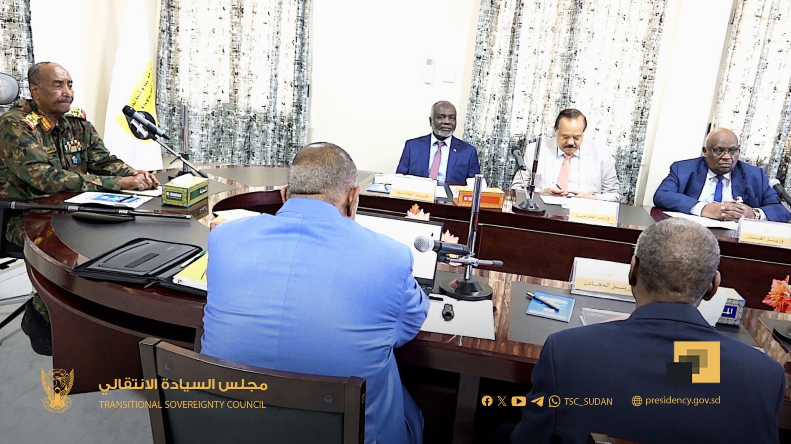 البٌرهان يرأس اجتماع المجلس الأعلى للنفط والطاقة والتعدين