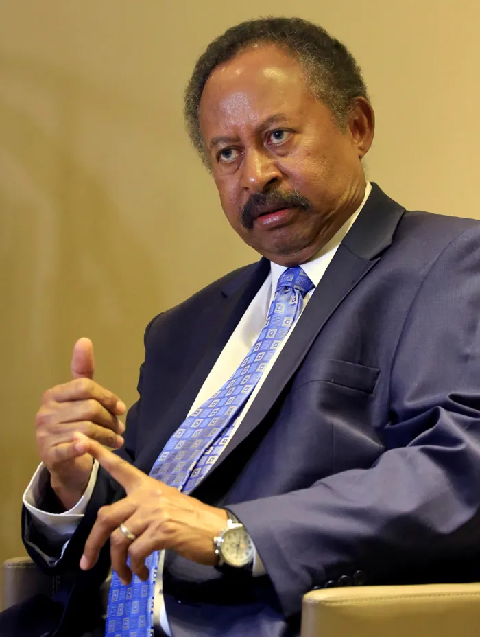 في تحرك دبلوماسي عاجل، بعث الدكتور عبد الله حمدوك، رئيس الوزراء السابق ورئيس التحالف المدني الديمقراطي لقوى الثورة (صمود)، برسائل هامة إلى الأمين العام للأمم المتحدة، وقادة الاتحاد الإفريقي، والإيقاد، والجامعة العربية، والاتحاد الأوروبي، وعدد من الدول المعنية بالشأن السوداني، محذرًا من تفاقم الكارثة الإنسانية التي تضرب البلاد منذ اندلاع الحرب قبل أكثر من عامين.