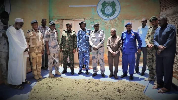 تمكنت قوة مشتركة من مكافحة التهريب بولاية كسلا وجهاز الامن والمخابرات من ضبط عدد (5) جوالات حشيش شاشمندي تزن (185) كيلو جرام علي متن عربة بوكس تقدر قيمتها بــ(60) مليون جنيه