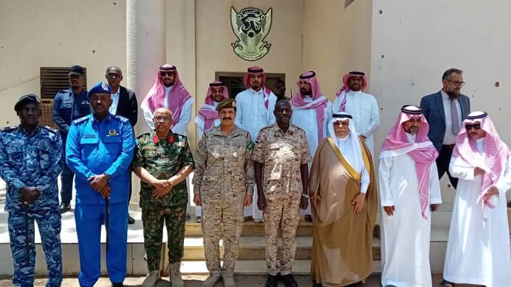 وصل إلى العاصمة السودانية الخرطوم سفيرُ المملكة العربية السعودية لدى السودان علي بن حسن جعفر في أول زيارة له منذ اندلاع الحرب.