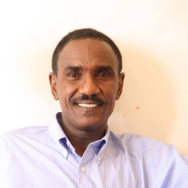 انطوت أمس في المملكة العربية السعودية صفحة من صفحات الشعر الغنائي السوداني برحيل الشاعر الأستاذ محمد عبد القادر أبو شورة. رحل بعيدًا عن وطنه الذي تغنى بجماله ونضاله وإنسانيته، فكانت رائعته "حدق العيون ليك يا وطن" مقرًّا وسكنًا للروح.