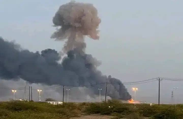 أعلنت سلطة الطيران المدني السودانية، اليوم، تعليق جميع الرحلات الجوية من وإلى مطار بورتسودان الدولي حتى الساعة الخامسة من مساء اليوم.