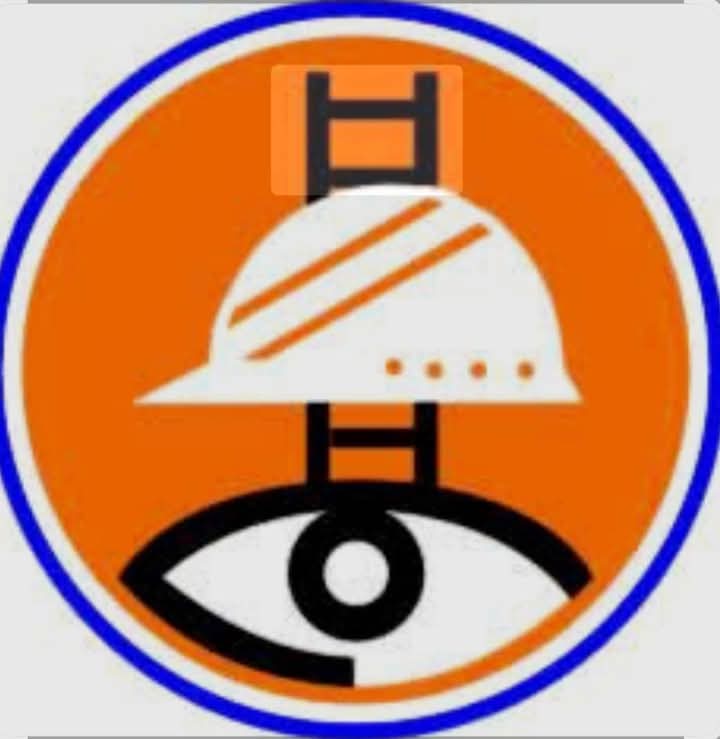 في قلب الخرطوم، حيث يختلط أزيز الحياة اليومية بأصداء الصراع الذي لم ينتهِ بعد، تتجسد معركة غير مرئية لا يعرفها الكثيرون. معركة تُخاض يوميًا بين رجال مجهولين، يتسلحون بالخبرة والشجاعة، ولا يطلبون إلا أن ينقذوا حياةً قد تكون مهددة في أي لحظة.